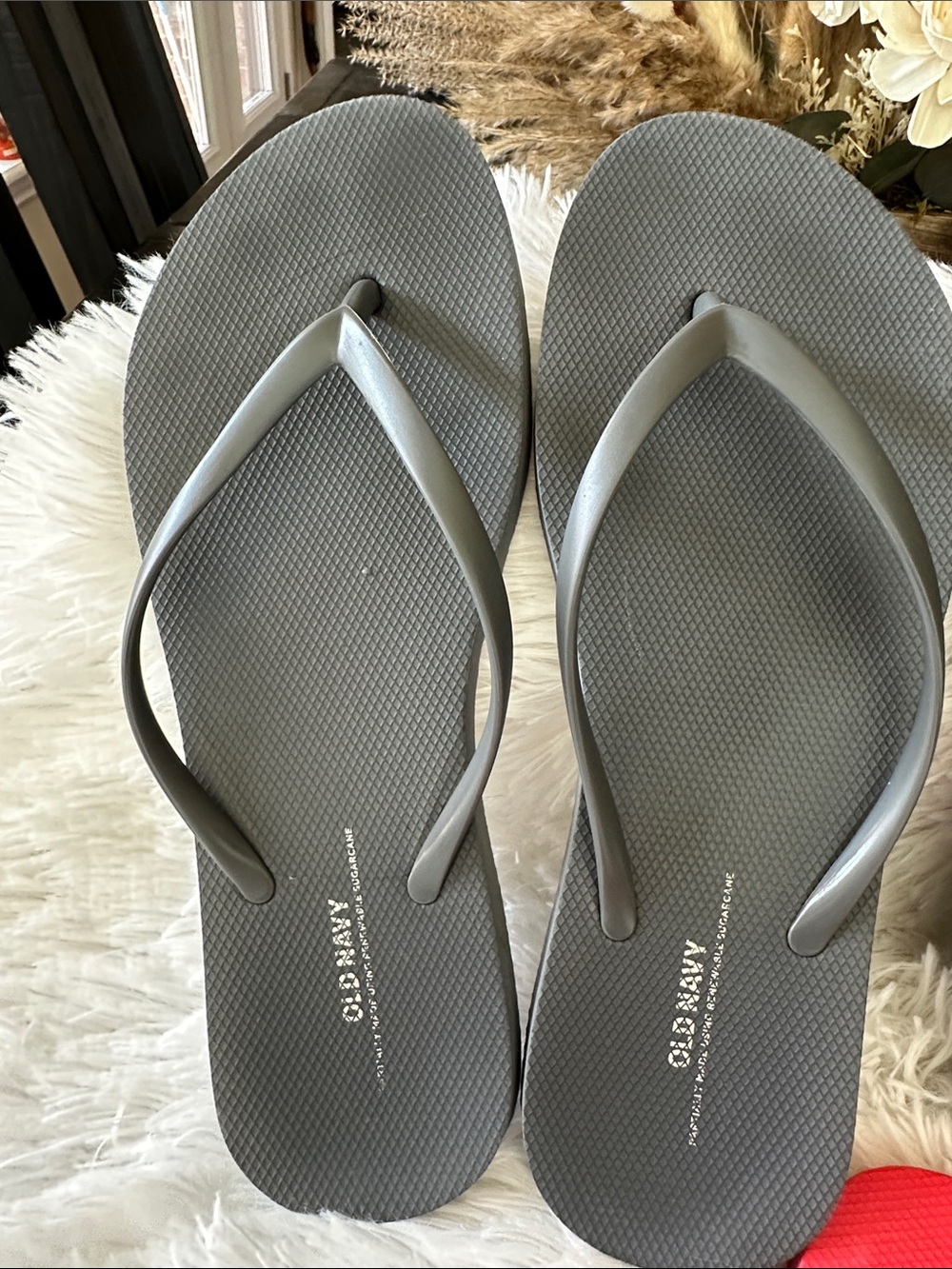 Old Navy Women's Flip Flops - Red, Black, Gray - Picture 3 of 5